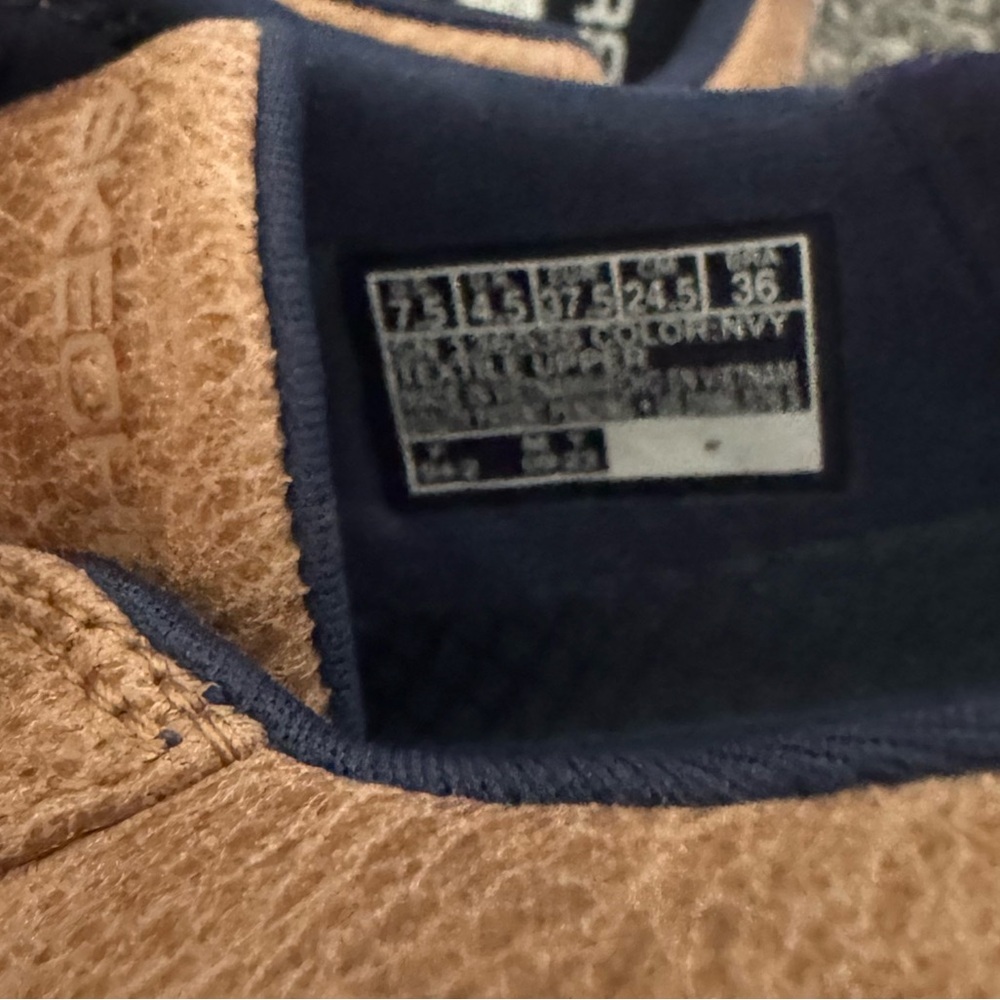 NWOT! Women’s Sketchers navy blue and tan slip on sneaker loafers Size 7.5 - Picture 2 of 3